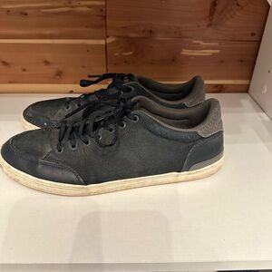 Size 10 navy blue sneakers